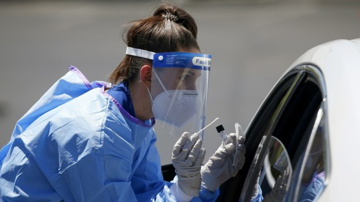 Lieve calo dei casi: sono 2.257 ma con 32mila tamponi in meno