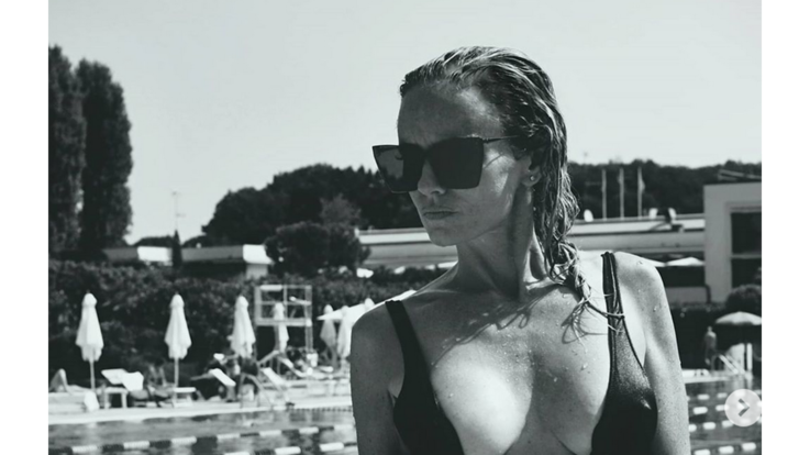 Justine Mattera sexy in piscina mostra un fisico da urlo - SEXY INSTAGRAM