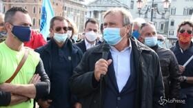 A Venezia la protesta dei portuali, il sindaco: “Tavolo in Comune con sindacati e imprese”