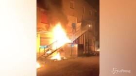 Migranti, rivolta centro accoglienza Agrigento: feriti 3 agenti