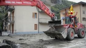 Maltempo, ruspe ed escavatori rimuovono fango e detriti a Ormea