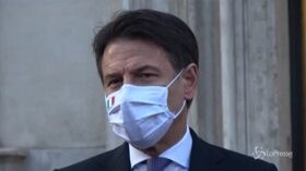 Covid, Conte: “Mascherine ovunque tranne se isolati”