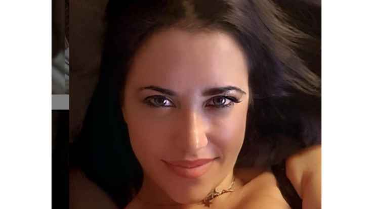 Claudia Ruggeri sexy risveglio in intimo di pizzo nero. I fans senza parole