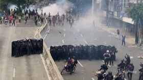 Indonesia, proteste contro nuova legge sul lavoro: almeno 400 arresti