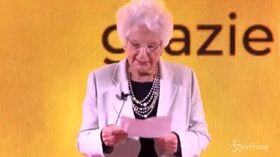 Arezzo, il messaggio di Mattarella letto da Liliana Segre: “Mai più odio e razzismo”