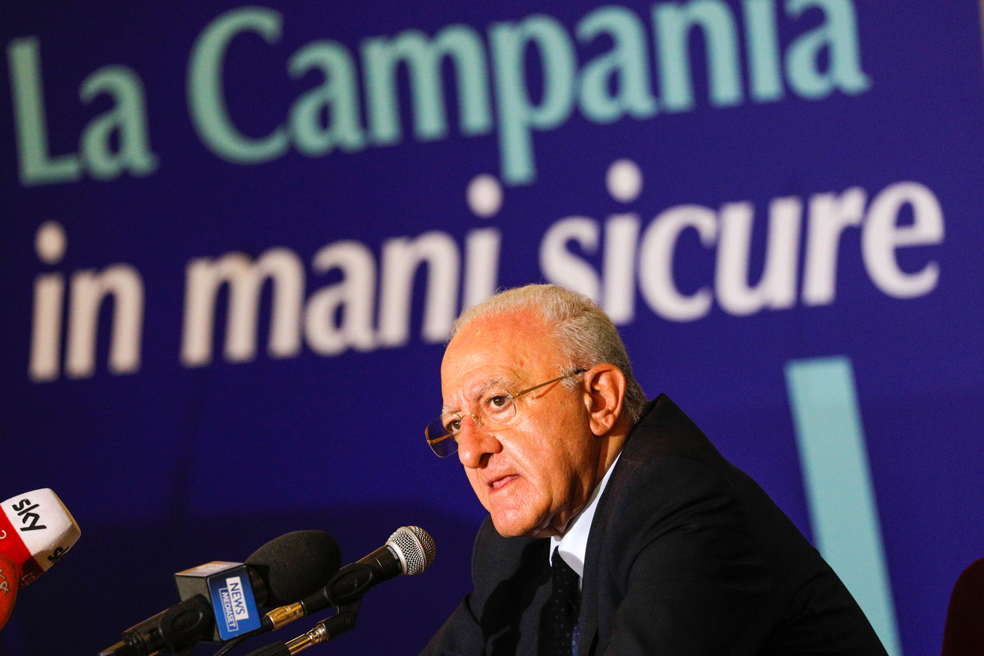 Campania, De Luca: “Siamo a 700 casi al giorno: a 800 è lockdown”