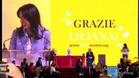 Segre, la ministra Azzolina si commuove sul palco: “Sei la nonna ideale di tutti gli studenti”