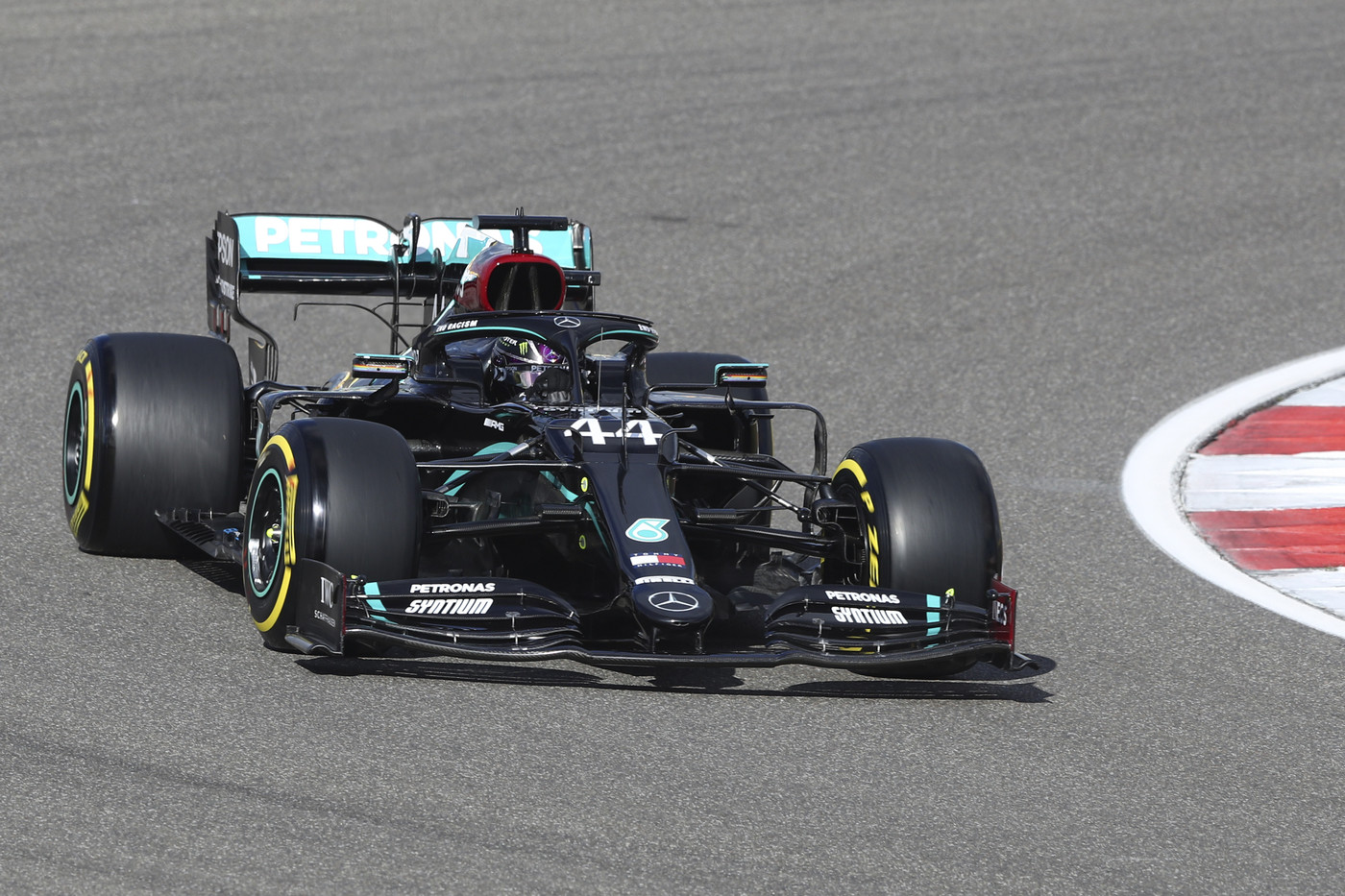 F1, Gp Eifel: pole di Bottas davanti a Hamilton. Quarto Leclerc