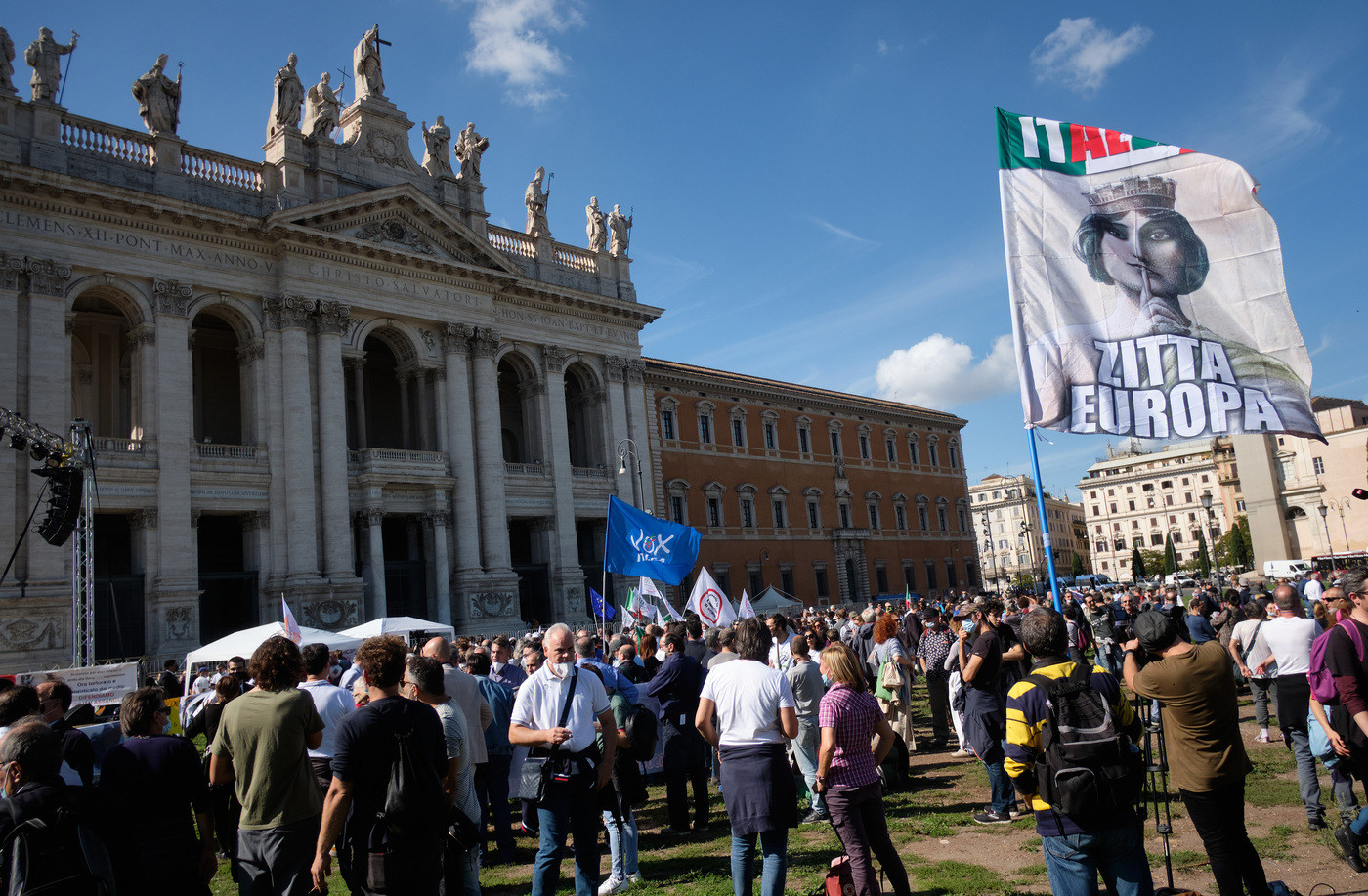 No Mask in piazza a Roma contro la “dittatura sanitaria”