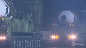 Corea del Nord, sfila un nuovo missile balistico intercontinentale