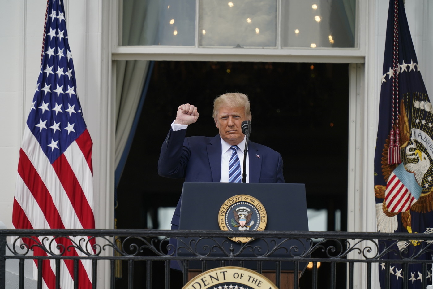 Trump tiene discorso dal balcone della Casa Bianca. Greta Thunberg appoggia Biden