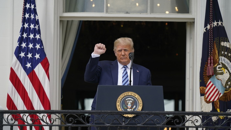 Trump tiene discorso dal balcone della Casa Bianca. Greta Thunberg appoggia Biden