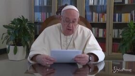 Papa: “Basta spremere la Terra come un’arancia”