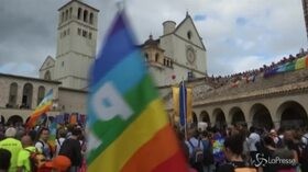 Marcia per la Pace Perugia-Assisi diventa catena umana
