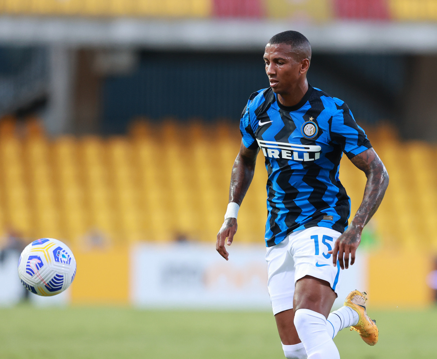 Inter, anche Ashley Young è positivo al Covid-19: è emergenza derby