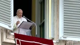 Papa: “Servono più donne in istituzioni della Chiesa e dove si prendono decisioni”