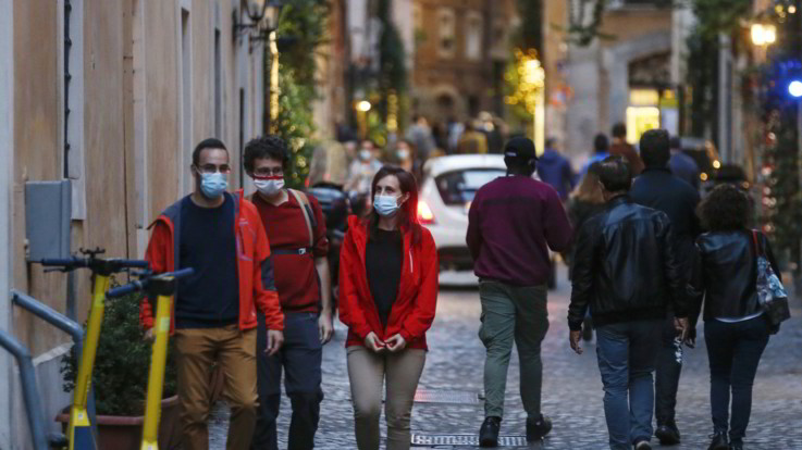 Mascherine obbligatorie per l'attività motoria all'aperto