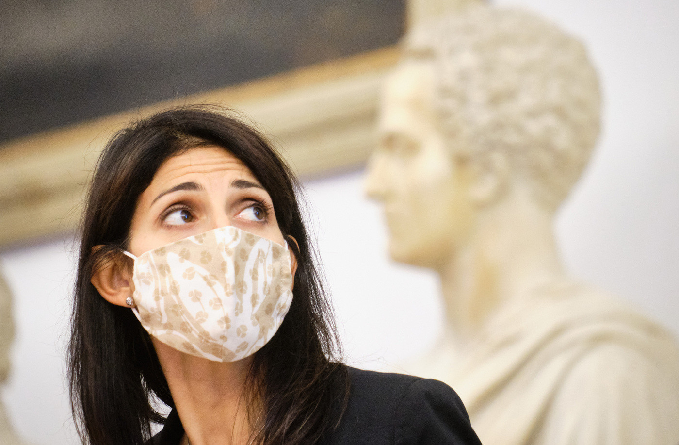 Roma, da Di Maio mezzo passo indietro su Raggi: caos nel M5S