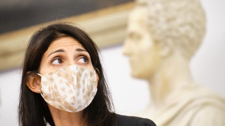 Roma, da Di Maio mezzo passo indietro su Raggi: caos nel M5S