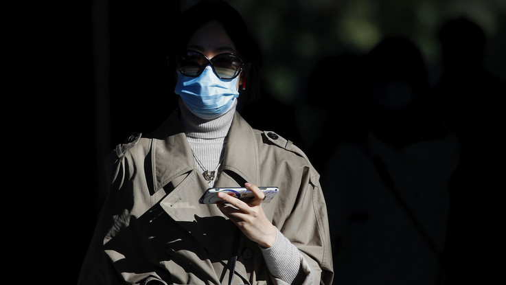 Lo studio: il virus Sars-CoV2 sopravvive fino a 28 giorni su schermi e banconote