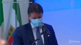 Taranto, studentessa si commuove. Conte: “Politica proseguirà per il rilancio del territorio”