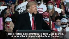 Usa 2020, Trump: “Sono immune al Covid, vi bacerò tutti”