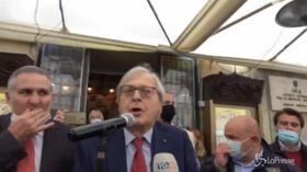 Roma, Vittorio Sgarbi si candida a sindaco: “Convergenza su di me o primarie del centrodestra”