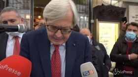 Roma, Vittorio Sgarbi contestato perché senza mascherina
