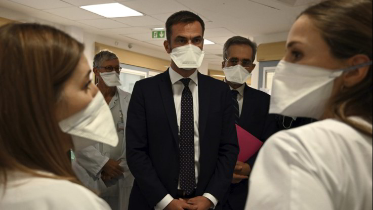 Coronavirus, in Francia perquisizioni a casa ministro e direttore Salute