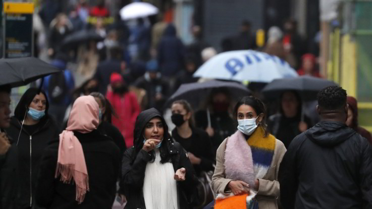 80 scienziati contro immunità gregge: "Grave errore, non scientifico"