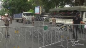 Bangkok, la polizia intensifica le misure contro i manifestanti pro-democrazia