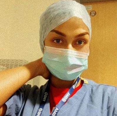 Da Miss Inghilterra agli ospedali: la 24enne Bhasha Mukherjee torna in corsia per combattere il Covid