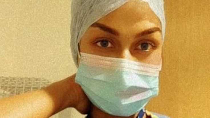 Da Miss Inghilterra agli ospedali: la 24enne Bhasha Mukherjee torna in corsia per combattere il Covid