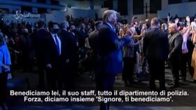 Trump all’International Church di Las Vegas, i pastori: “Il Signore mi ha detto che vincerete ancora”