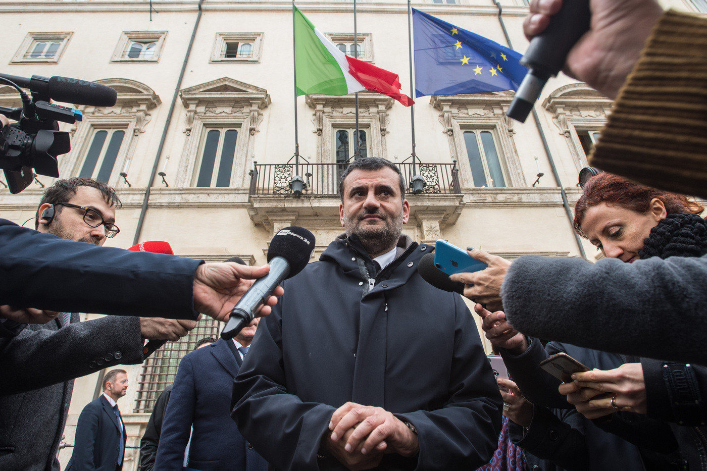 Dpcm, i sindaci contro il governo. Decaro: “Irrealizzabile chiudere piazze con la sola polizia locale”