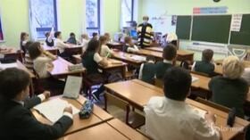 Mosca, i bambini delle scuole elementari tornano in classe