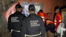 Roma, al via la demolizione degli immobili dei Casamonica