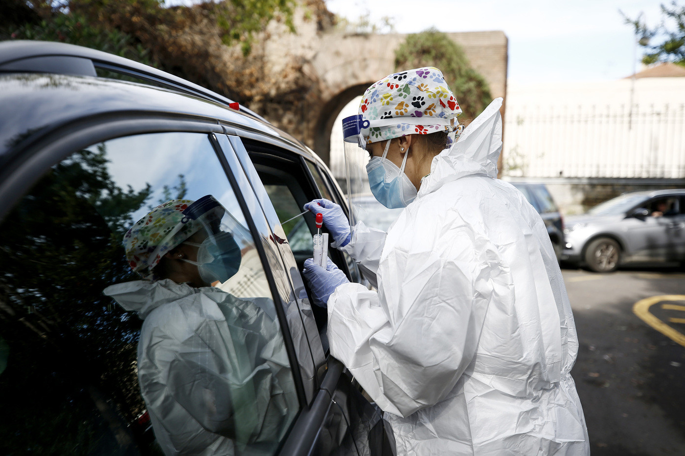Rialzo record di contagi in Italia, 15.199 in 24 ore. I decessi sono 127