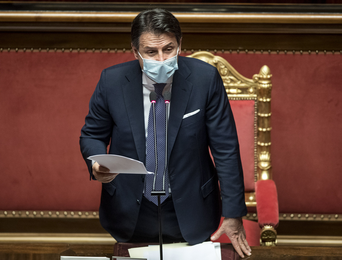 Conte al Senato: “No a chiusure generalizzate ma uscire il meno possibile”