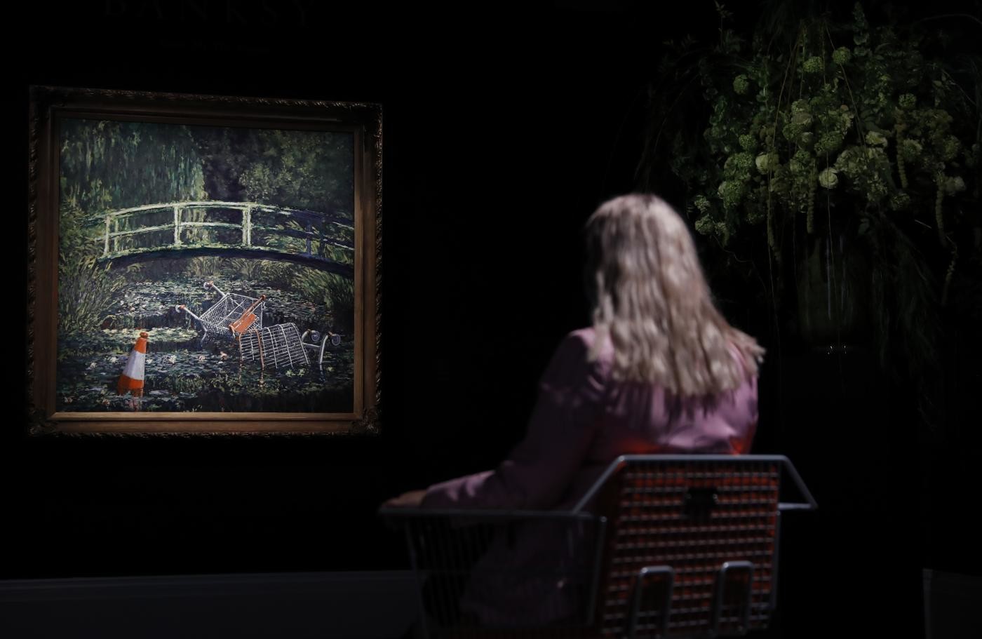 Banksy, il dipinto ”Show Me The Monet” battuto all’asta per quasi 10 milioni di dollari