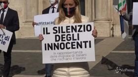 Roma, flash-mob Fratelli d’Italia: “No a nuovo lockdown per incapacità del governo”