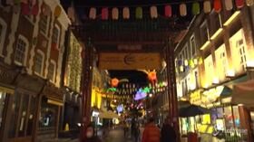 Londra, centinaia di lanterne illuminano China Town