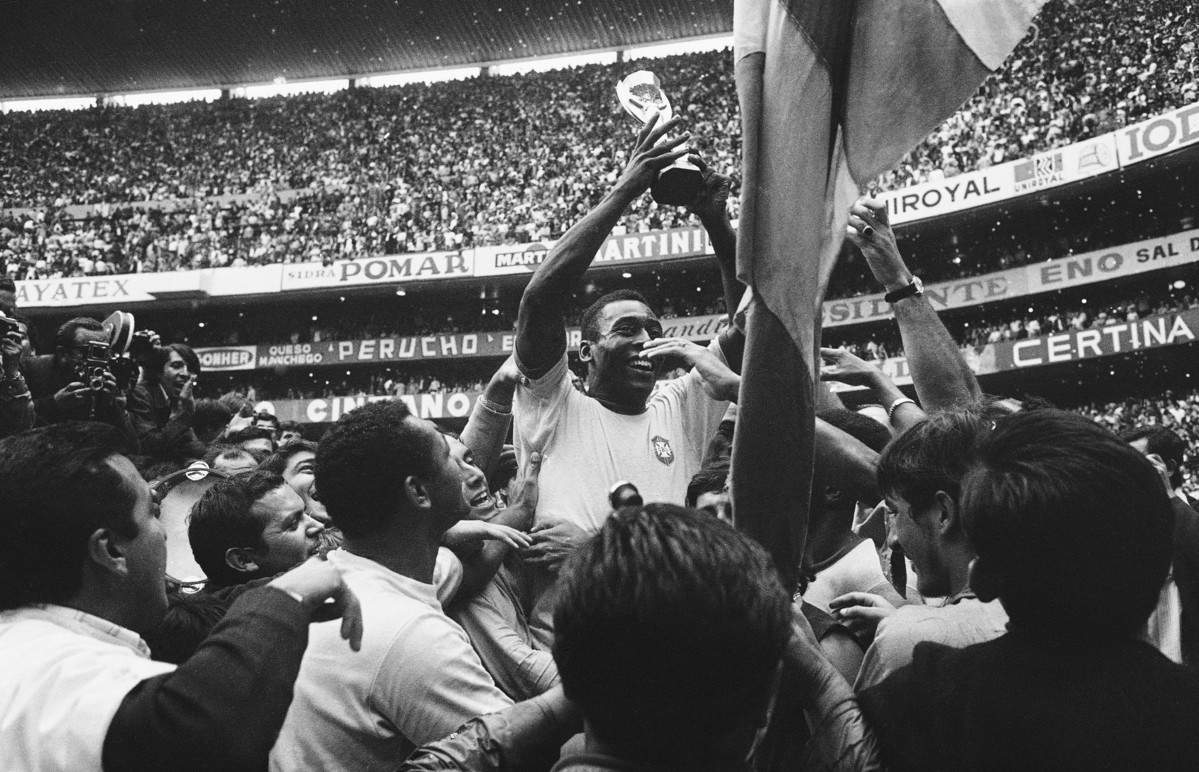 Pele Il Mito Compie 80 Anni Le Immagini Piu Belle Della Carriera Fotogallery Lapresse