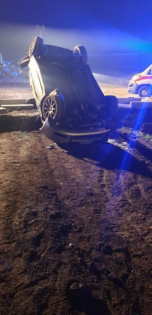 Auto si schianta nel torinese, muore 31enne: grave il figlio di 5 anni