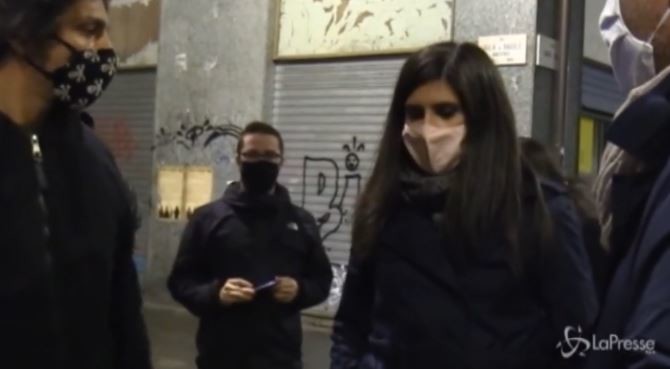 Ordinanza anti-movida a Torino, Appendino in piazza Santa Giulia per parlare con i gestori dei locali