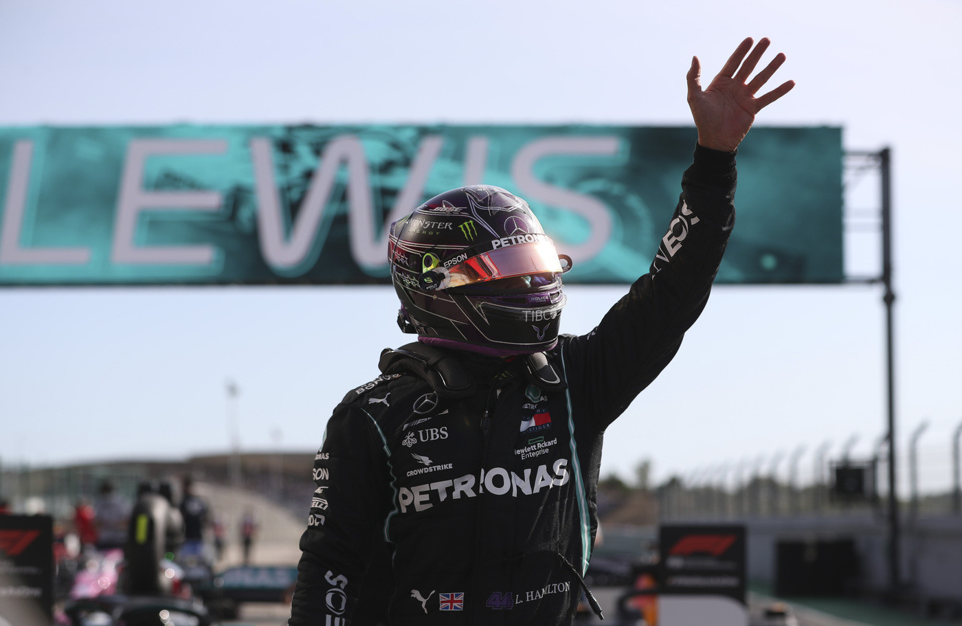 Formula 1, pole di Lewis Hamilton a Portimao