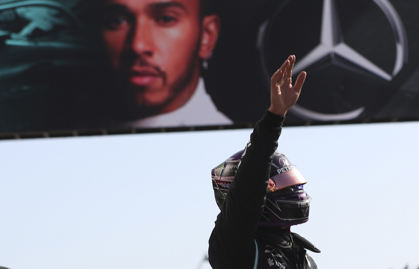 Hamilton conquista il Gp del Portogallo e batte il record di Schumacher