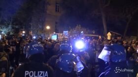 Napoli, commercianti in corteo al Vomero contro le restrizioni: “Senza aiuti costretti a chiudere”