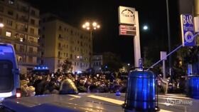 Coprifuoco, terzo giorno di proteste a Napoli