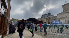 Bucarest: in centinaia al pellegrinaggio ortodosso nonostante il Covid
